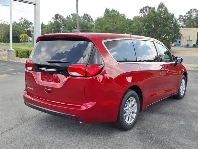 2025 Chrysler Voyager VOYAGER LX