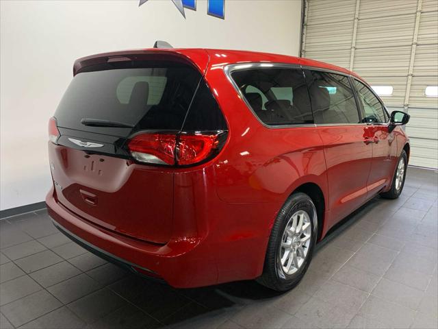 2025 Chrysler Voyager VOYAGER LX