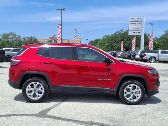 2025 Jeep Compass COMPASS LATITUDE 4X4