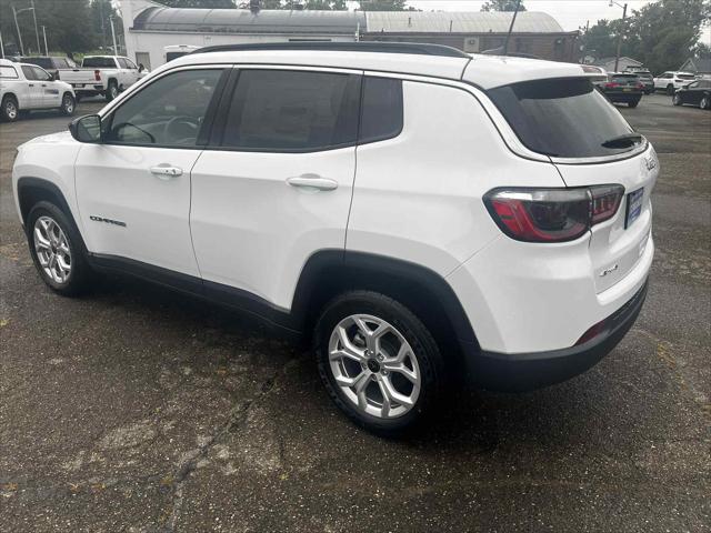 2025 Jeep Compass COMPASS LATITUDE 4X4