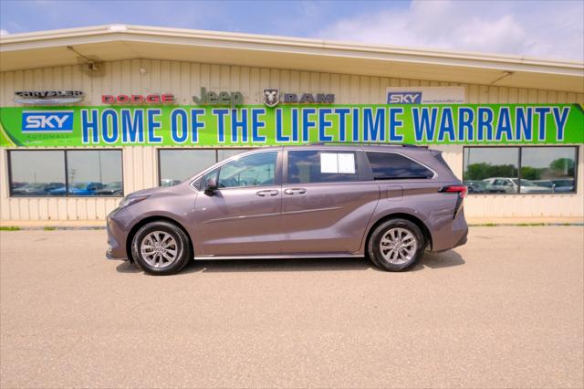 2022 Toyota Sienna XLE