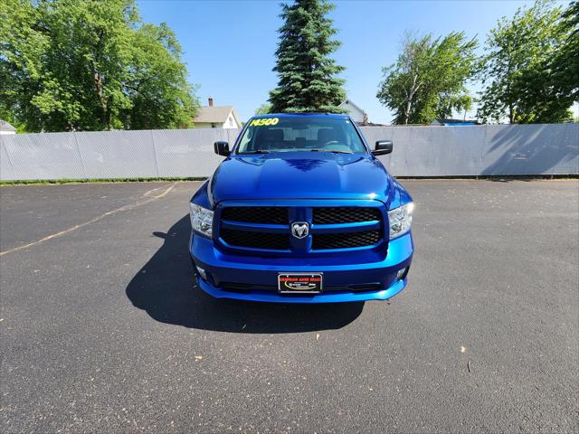 2017 RAM 1500 Express Crew Cab 4x4 57 Box