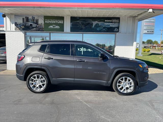 2022 Jeep Compass Latitude Lux 4x4 2022 Jeep Compass Latitude Lux 4x4