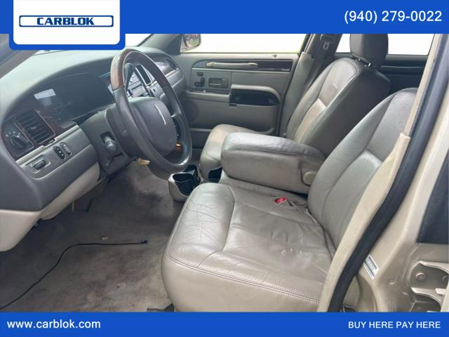 2011 Lincoln Town Car Signature Limited