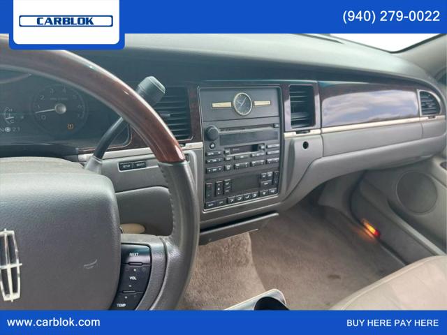 2011 Lincoln Town Car Signature Limited