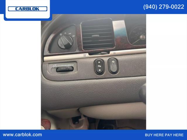 2011 Lincoln Town Car Signature Limited