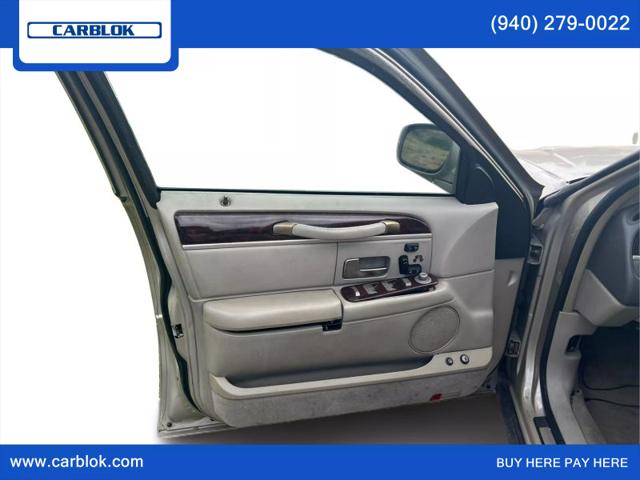 2011 Lincoln Town Car Signature Limited