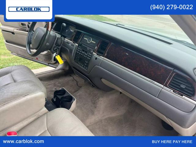 2011 Lincoln Town Car Signature Limited