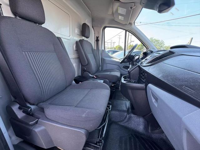 2015 Ford Transit w/60/40 Side Door w/RWB