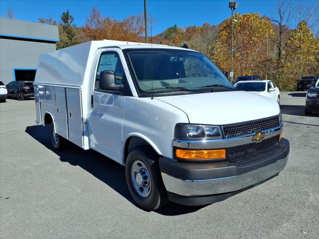 2025 Chevrolet Express Cutaway Work Van
