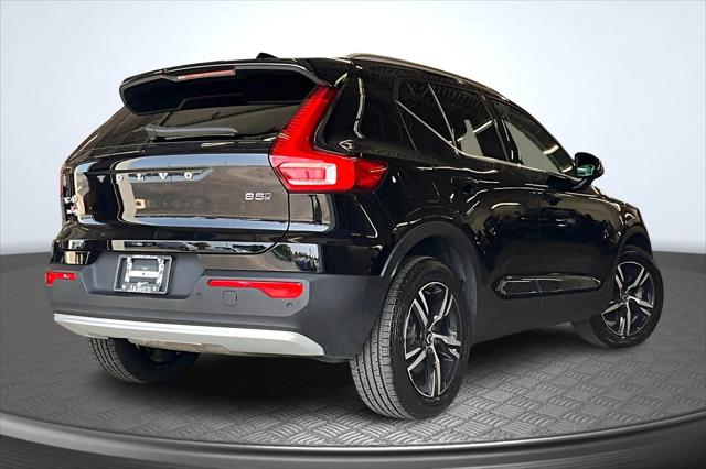 2023 Volvo XC40 B5 Plus Bright Theme