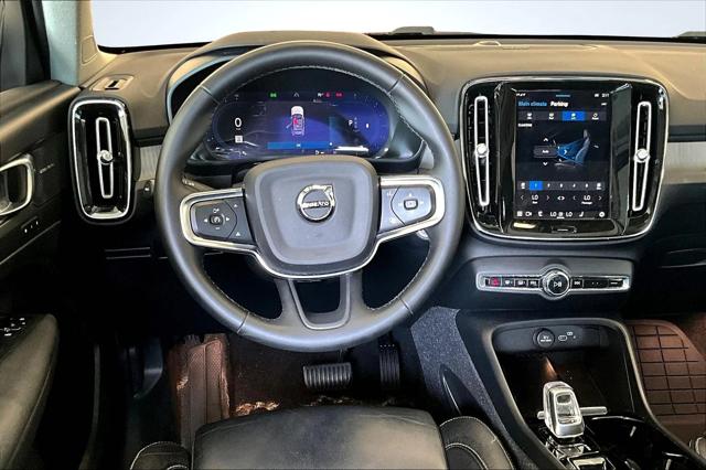 2023 Volvo XC40 B5 Plus Bright Theme