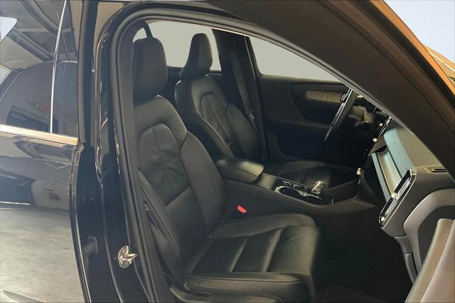 2023 Volvo XC40 B5 Plus Bright Theme