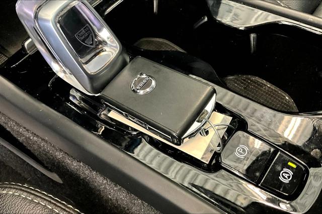 2023 Volvo XC40 B5 Plus Bright Theme