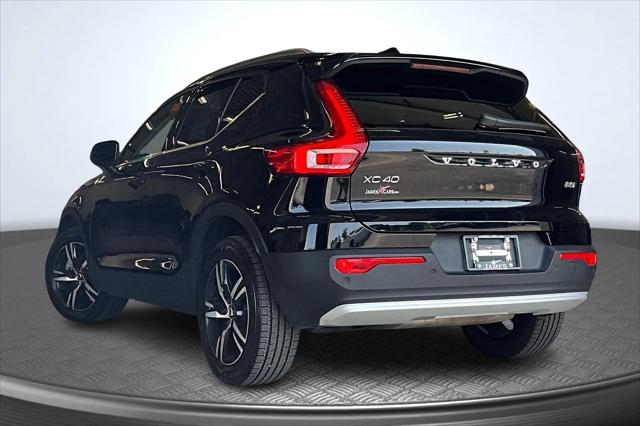 2023 Volvo XC40 B5 Plus Bright Theme
