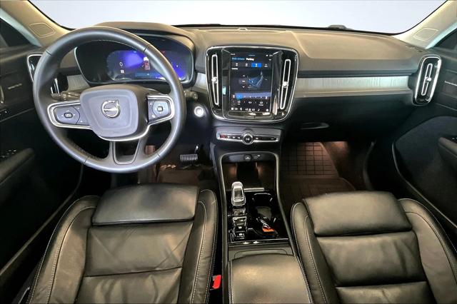 2023 Volvo XC40 B5 Plus Bright Theme