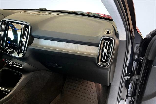 2023 Volvo XC40 B5 Plus Bright Theme