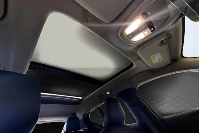2023 Volvo XC40 B5 Plus Bright Theme