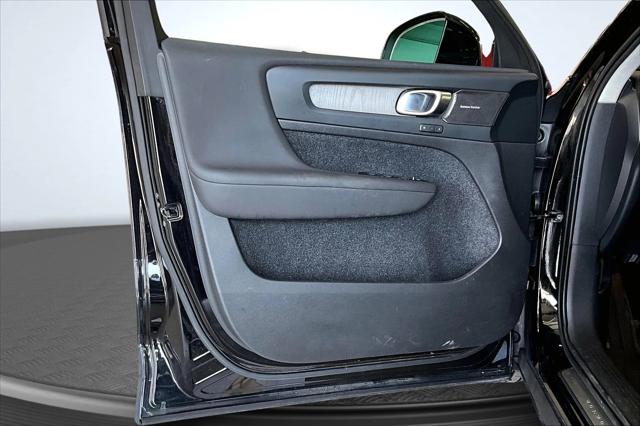 2023 Volvo XC40 B5 Plus Bright Theme