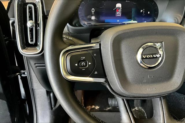 2023 Volvo XC40 B5 Plus Bright Theme