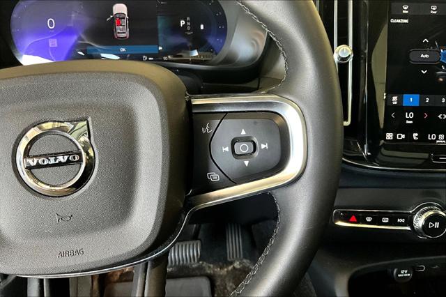 2023 Volvo XC40 B5 Plus Bright Theme