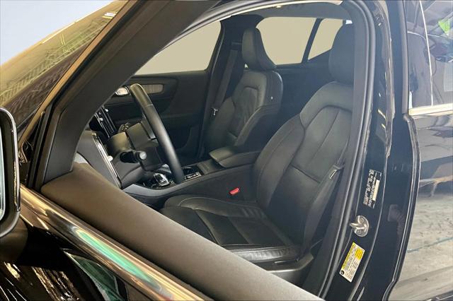 2023 Volvo XC40 B5 Plus Bright Theme