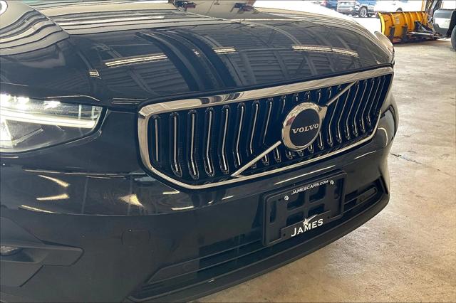 2023 Volvo XC40 B5 Plus Bright Theme