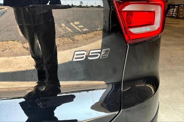 2023 Volvo XC40 B5 Plus Bright Theme