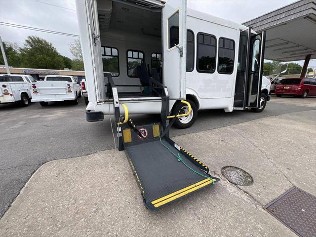 2001 Chevrolet Express Cutaway Base