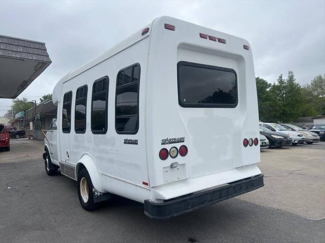 2001 Chevrolet Express Cutaway Base