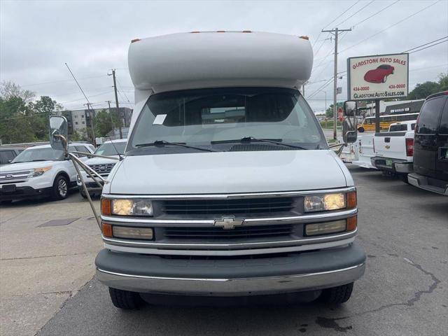 2001 Chevrolet Express Cutaway Base