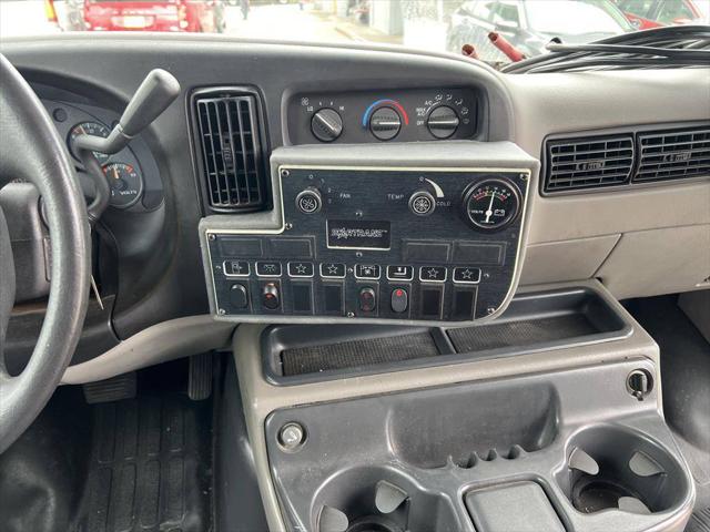 2001 Chevrolet Express Cutaway Base