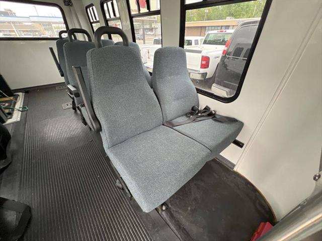 2001 Chevrolet Express Cutaway Base