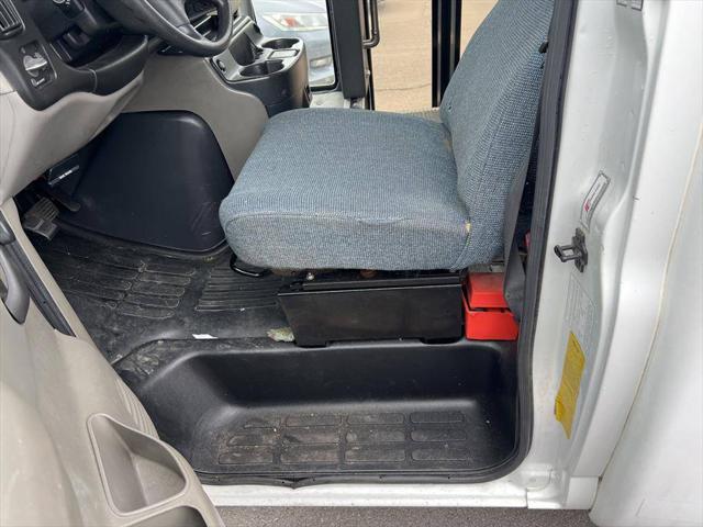 2001 Chevrolet Express Cutaway Base