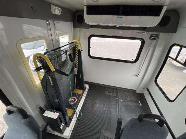 2001 Chevrolet Express Cutaway Base