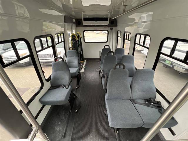 2001 Chevrolet Express Cutaway Base