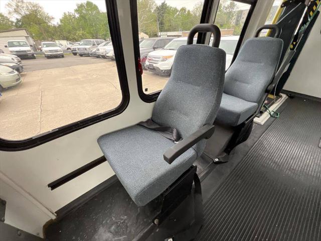 2001 Chevrolet Express Cutaway Base