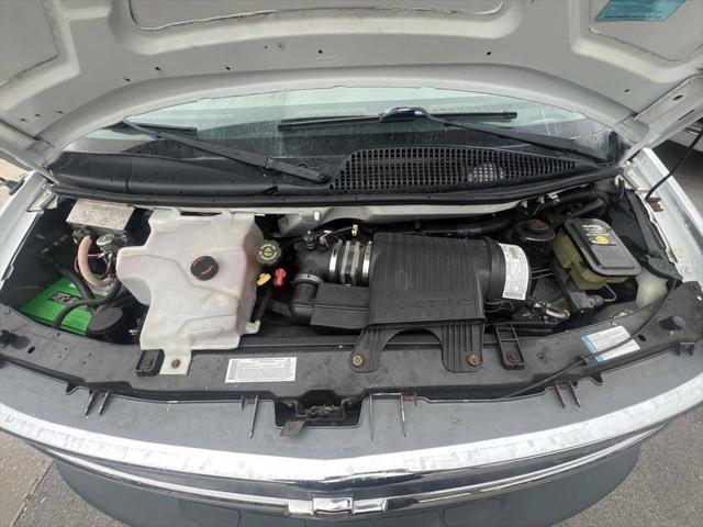 2001 Chevrolet Express Cutaway Base