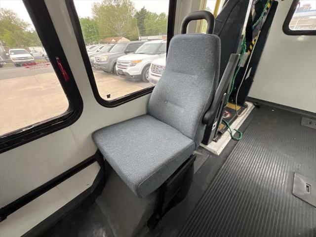 2001 Chevrolet Express Cutaway Base