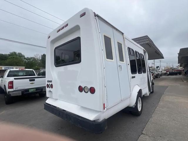 2001 Chevrolet Express Cutaway Base