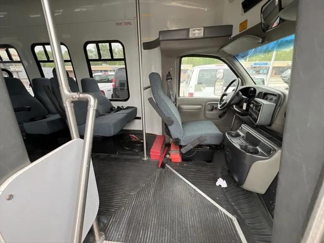 2001 Chevrolet Express Cutaway Base