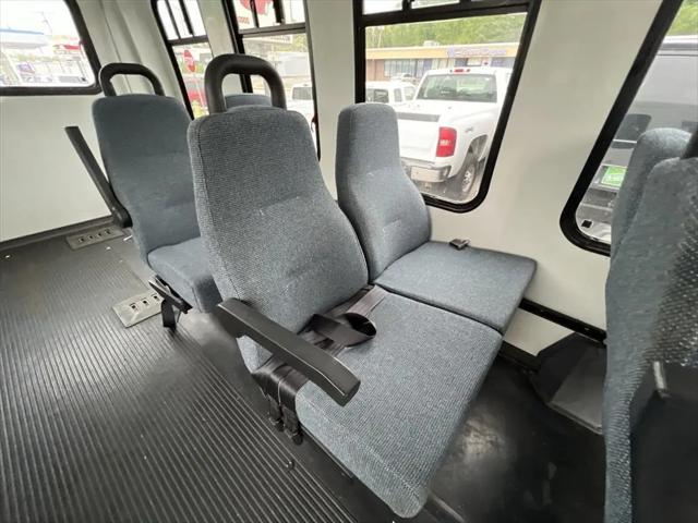 2001 Chevrolet Express Cutaway Base