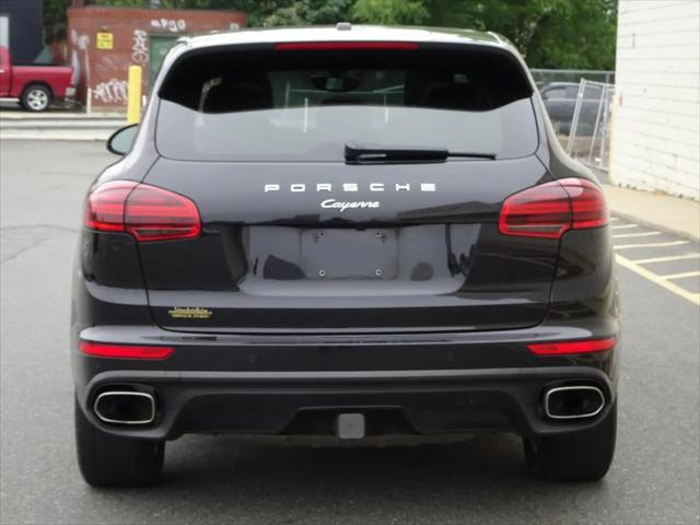 2016 Porsche Cayenne Standard