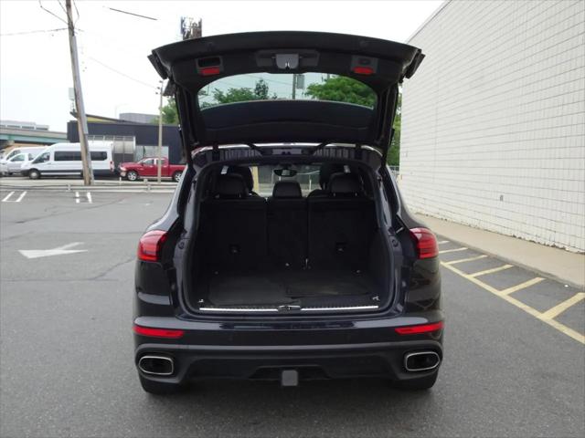 2016 Porsche Cayenne Standard