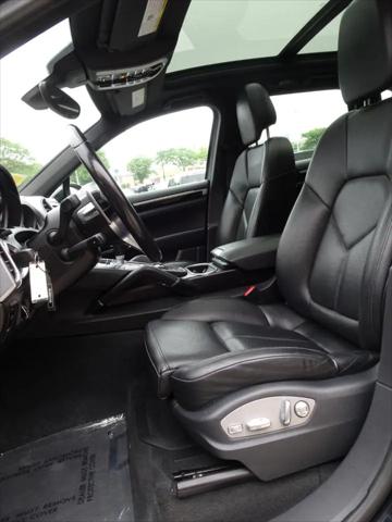 2016 Porsche Cayenne Standard