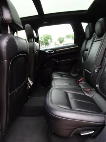 2016 Porsche Cayenne Standard