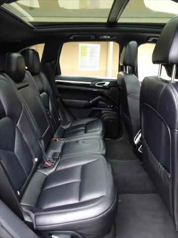 2016 Porsche Cayenne Standard