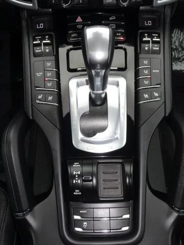 2016 Porsche Cayenne Standard