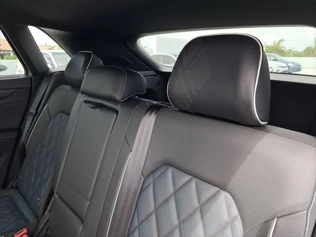 2025 Volkswagen Atlas Cross Sport 2.0T SEL Premium R-Line