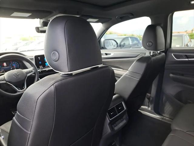 2025 Volkswagen Atlas Cross Sport 2.0T SEL Premium R-Line
